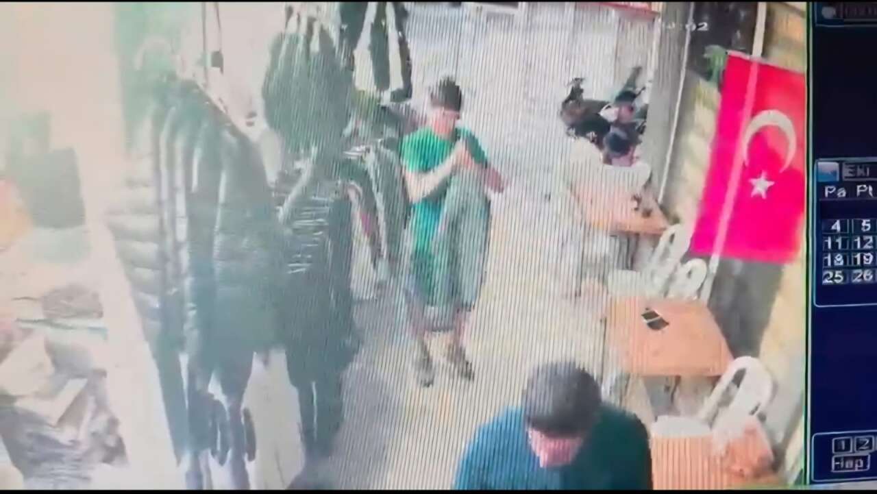 Marmaris’te Mont ve Pantolon Hırsızlığı Kamerada, İngiliz Turist Şüpheli Yakalandı 1